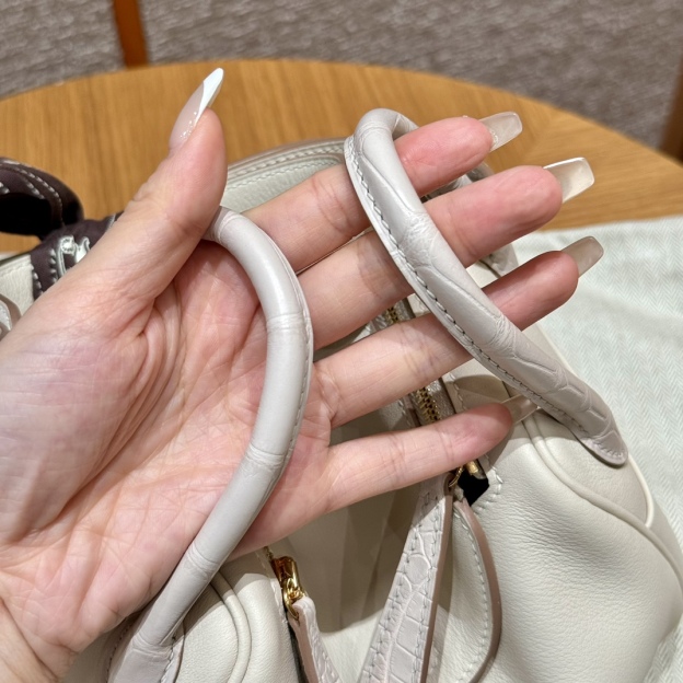 エルメス「Hermès」ミニ リンディ ショルダーバッグ 