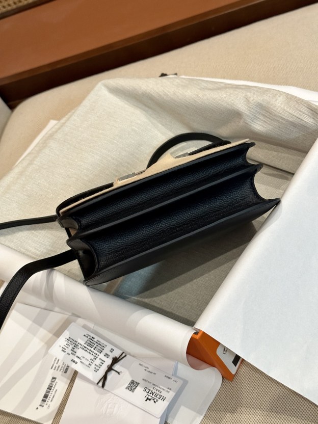 エルメス「Hermès」コンスタンスミニバッグ