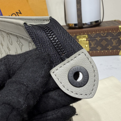 ルイ・ヴィトン「Louis Vuitton」POCHETTE VOYAGE M61692クラッチバッグ