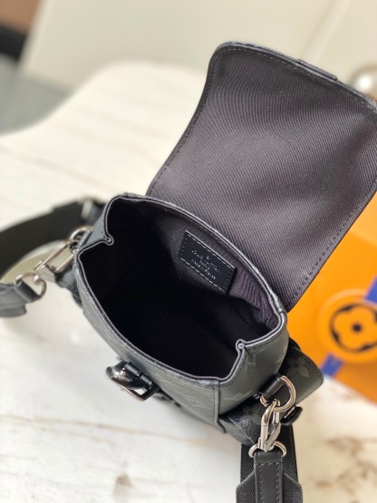 ルイ・ヴィトン「Louis Vuitton」 Nano Christopher ショルダーバッグ