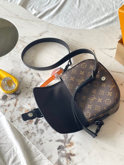 ルイ・ヴィトン「Louis Vuitton」Montsouris メッセンジャーバッグ