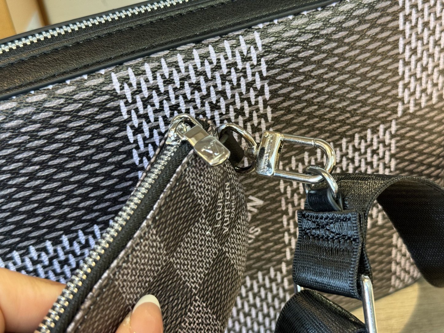 ルイ・ヴィトン「Louis Vuitton」Monogram Eclipse Trio メッセンジャーバッグ