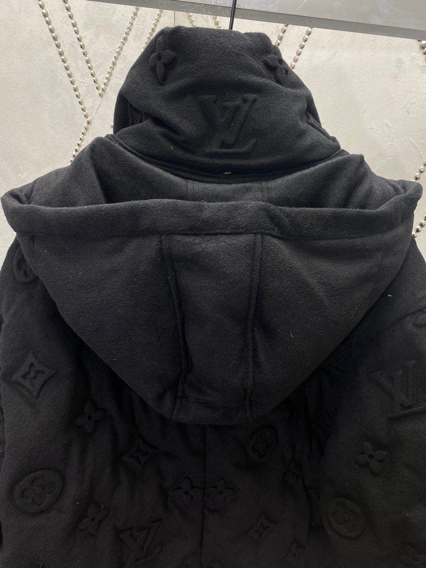 ルイ・ヴィトン「Louis Vuitton」ドゥ-マイユ エンボス加工 ダウンジャケット