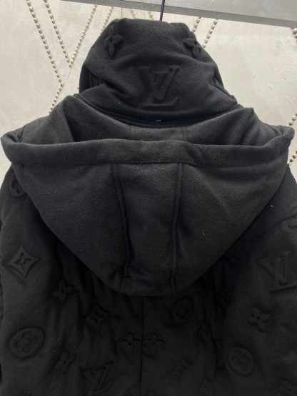 ルイ・ヴィトン「Louis Vuitton」ドゥ-マイユ エンボス加工 ダウンジャケット