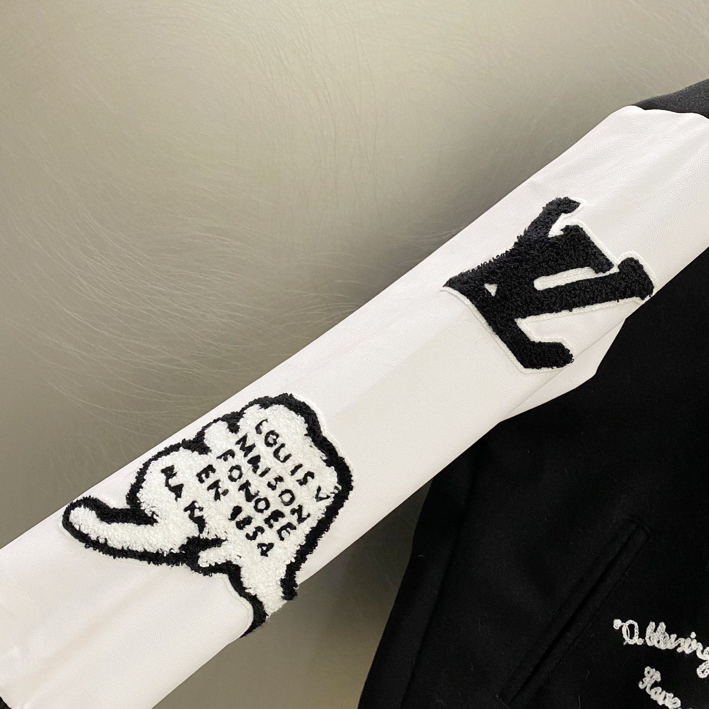 ルイ・ヴィトン「Louis Vuitton」エンブロイダリー ベースボールジャケット