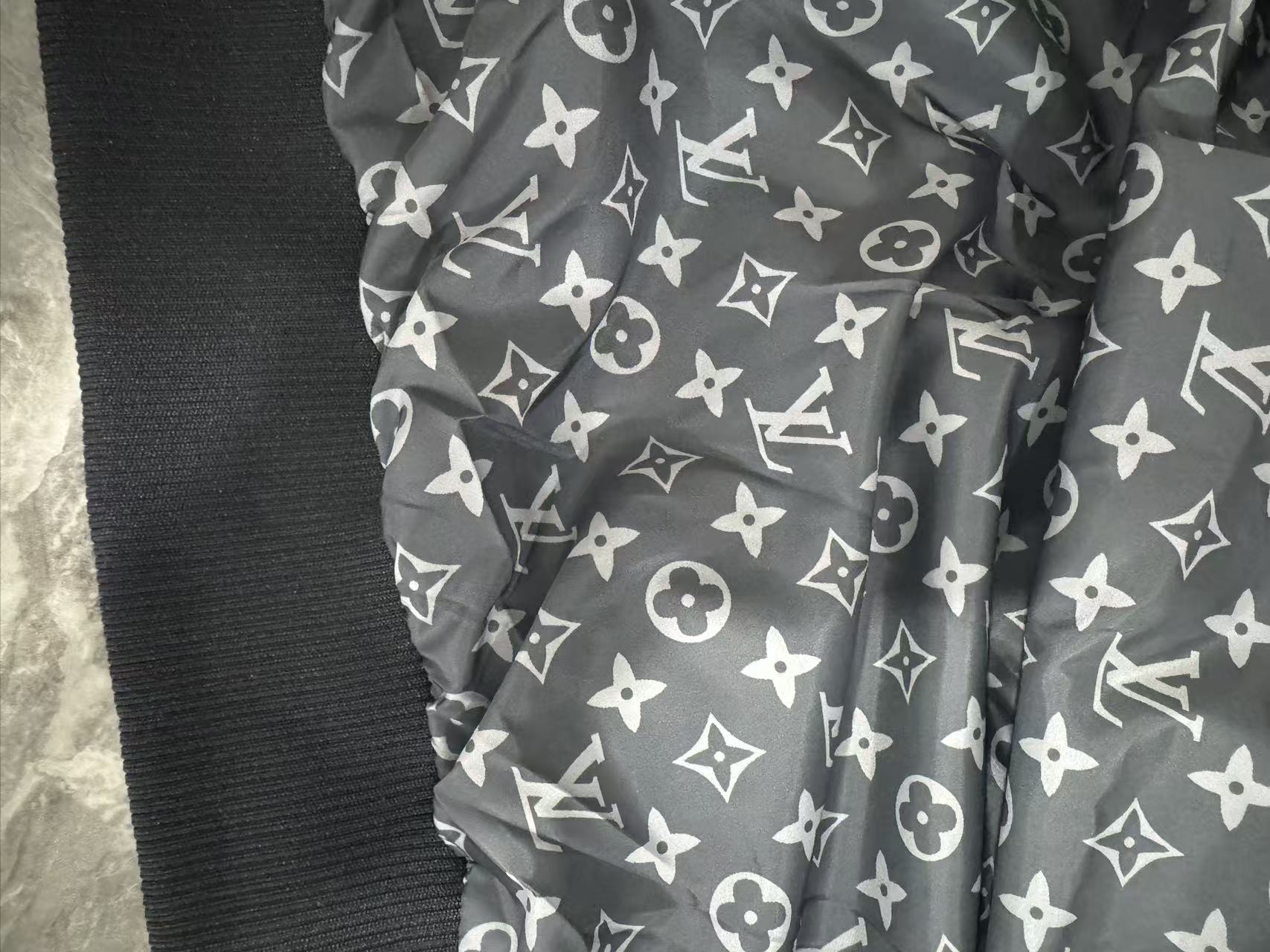 ルイ・ヴィトン「Louis Vuitton」刺繍スエード革 フライトジャケット