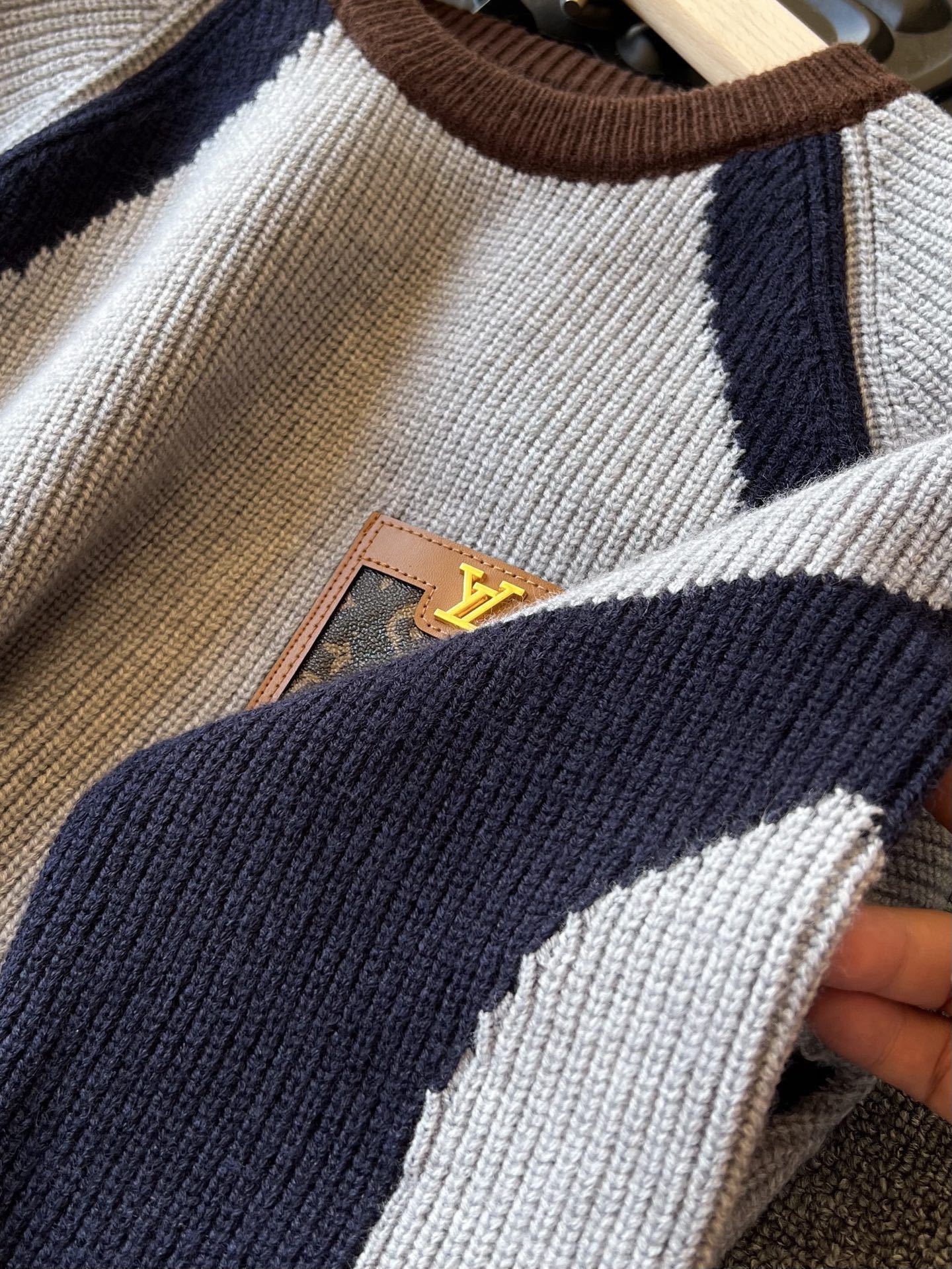 ルイ・ヴィトン「Louis Vuitton」メリノウール カラーストライプ セーター