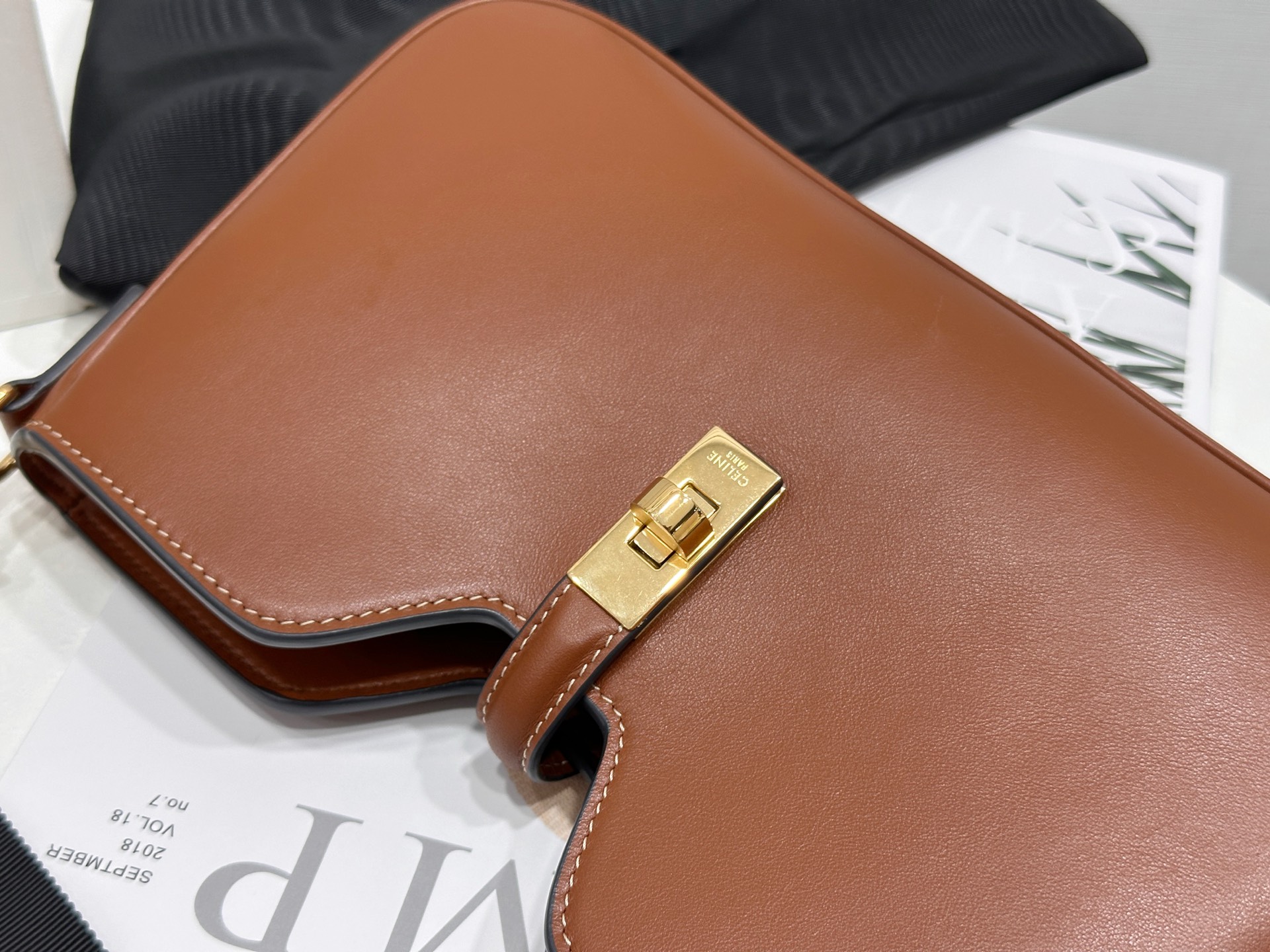 セリーヌ「Celine」CAMILLE 16 SOFT ショルダーバッグ