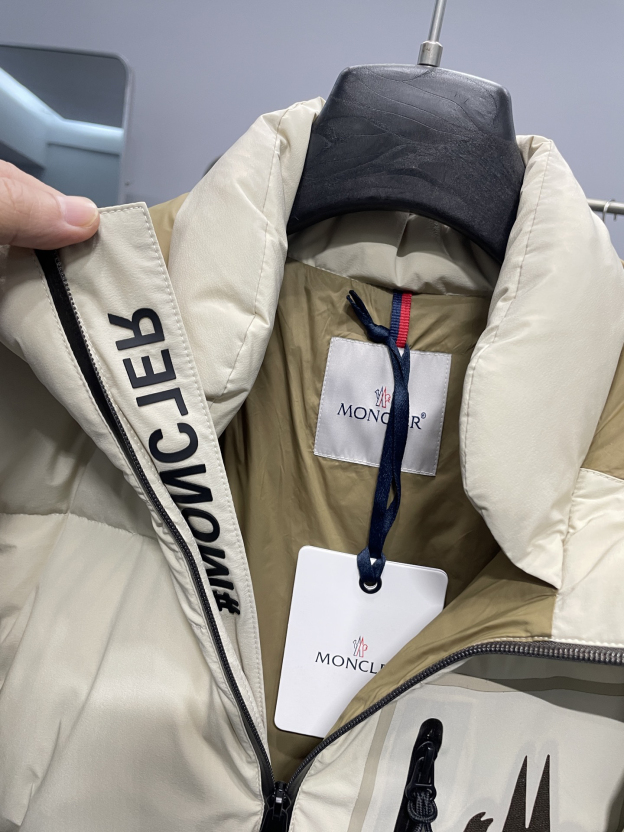 モンクレール「Moncler」Valserine GORE-TEXラミネートパッチワークスキーダウンジャケット