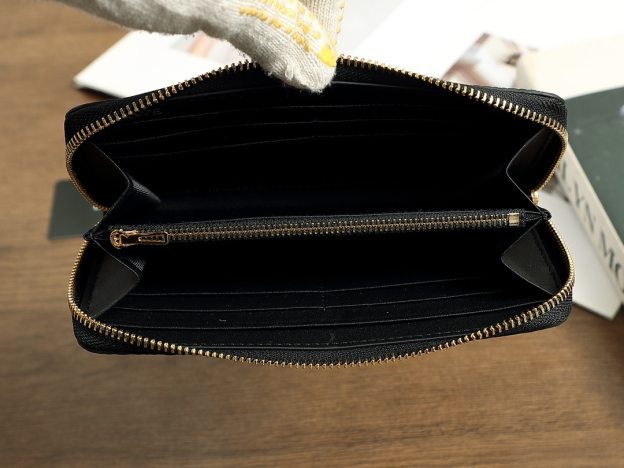 ロエベ「Loewe」ジッパー付き財布