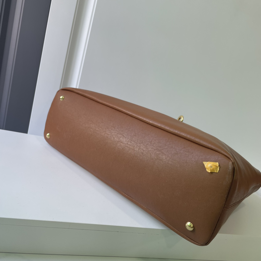 ミュウミュウ「Miu Miu」Collection Aventure Nappa レトロトートバッグ