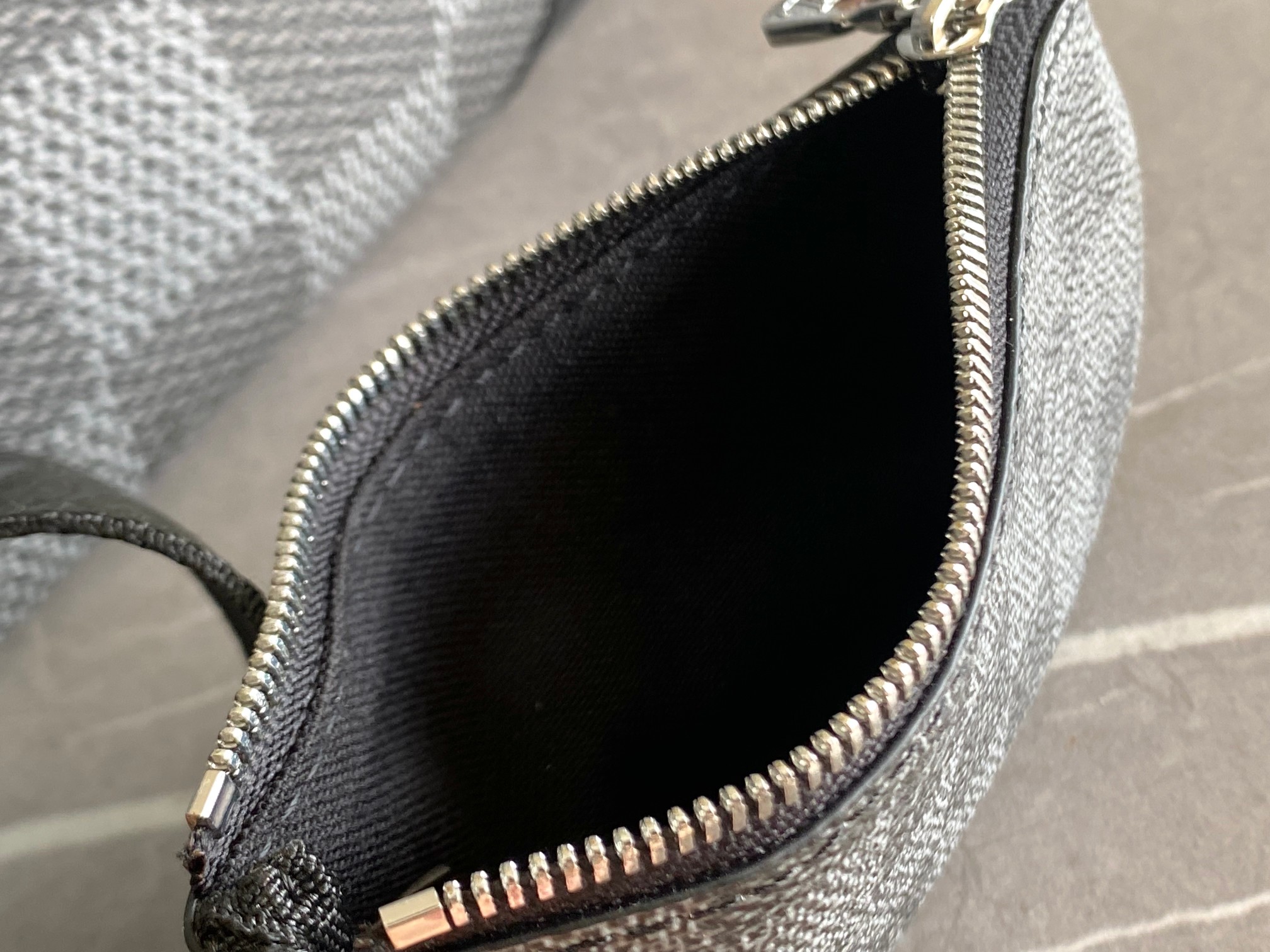 ルイ・ヴィトン「Louis Vuitton」新作 Trio メッセンジャーバッグ