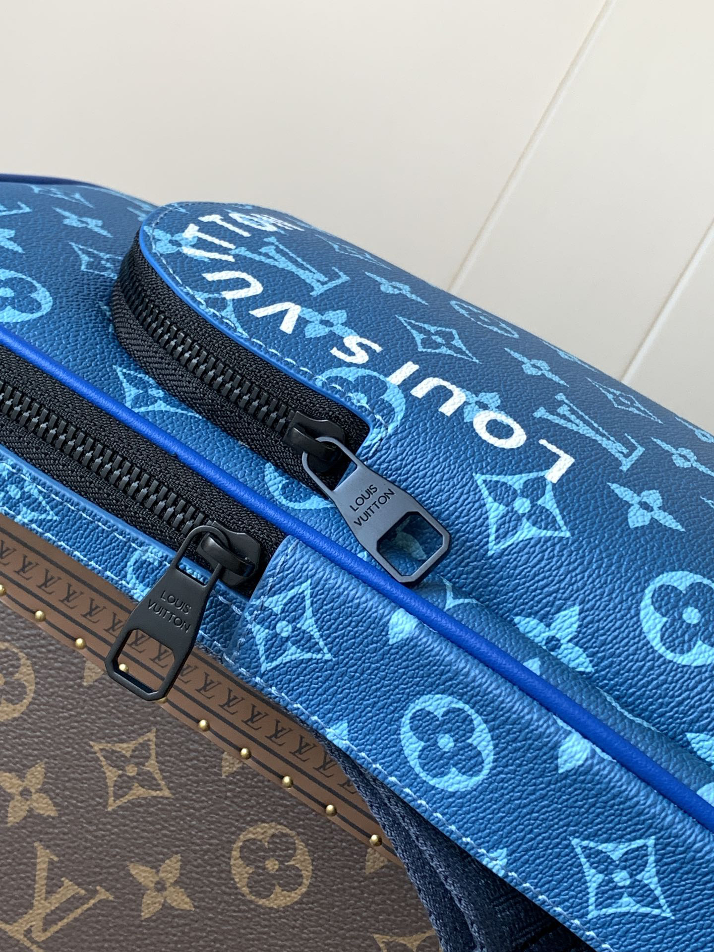 ルイ・ヴィトン「Louis Vuitton」Avenue ショルダーバッグ＆クロスボディバッグ