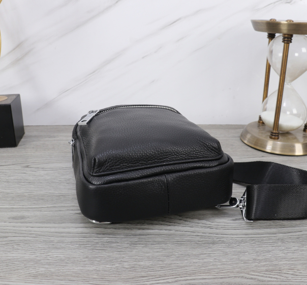 エルメス「Hermès」エンボス レザー ファニーパック