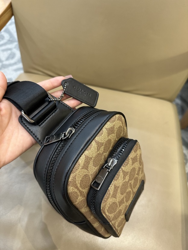 コーチ「Coach」WEST レザー メンズ クロスボディバッグ