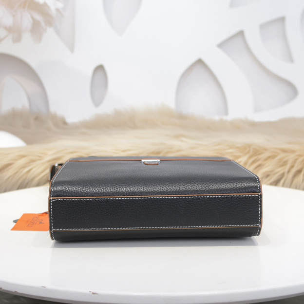 エルメス「Hermès」メンズ Tプレート 縦型クロスボディバッグ