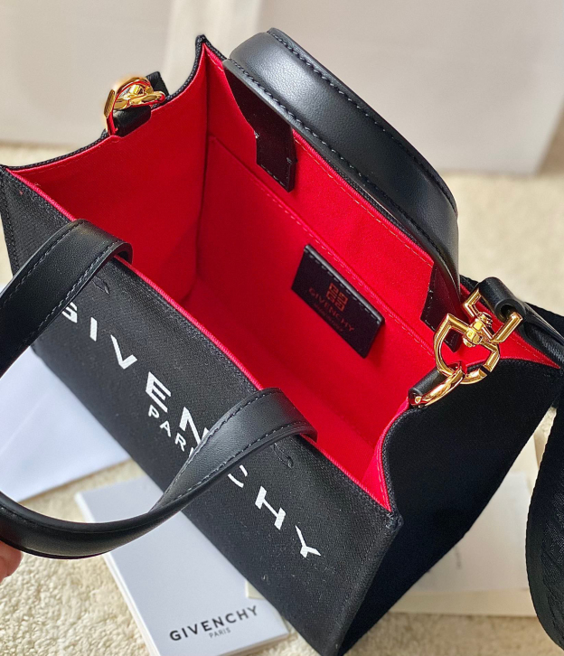 ジバンシィ「Givenchy」スモール アンティゴナ ボックスレザー バッグ