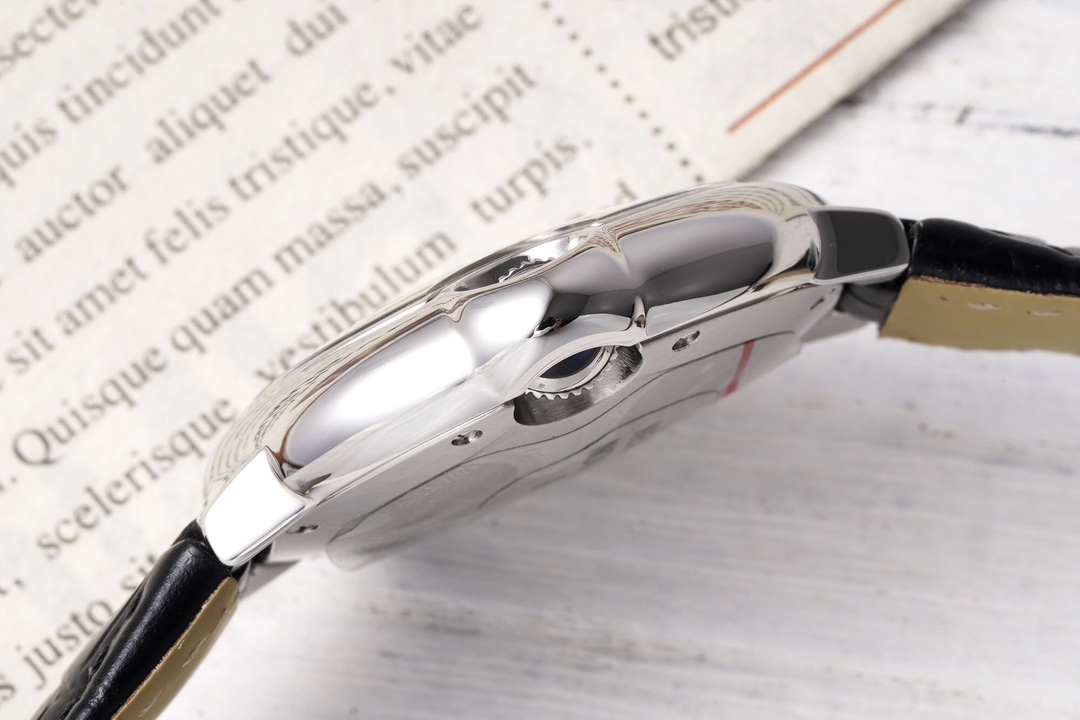 カルティエ「Cartier」バロン ブルー ドゥ 自動巻き腕時計 33mm