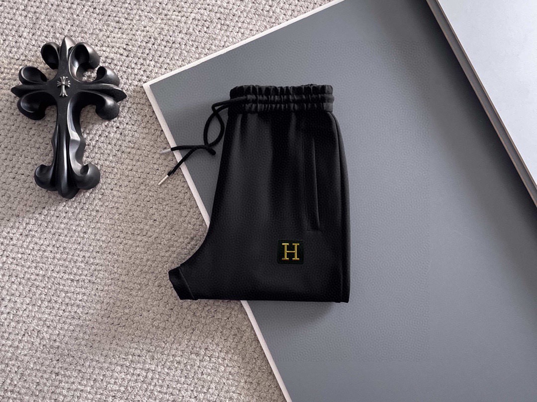 エルメス「Hermès」2026年春夏 ニット&パンツ セットアップ