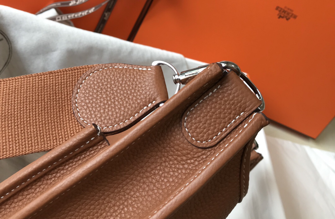エルメス「Hermès」エヴリン ショルダーバッグ
