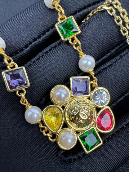 シャネル「Chanel」シャネル 幾何学模様カラーダイヤモンドネックレス