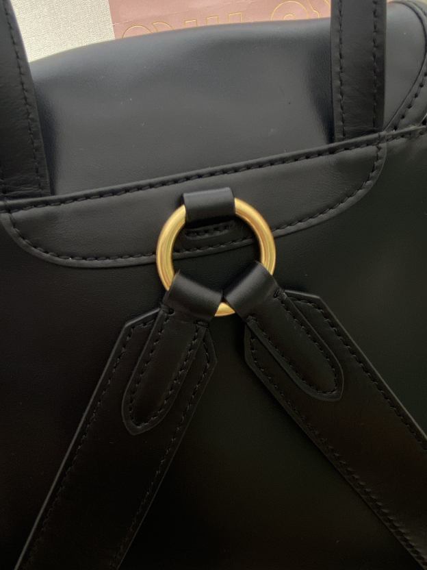 ミュウミュウ「Miu Miu」レザーバックパック