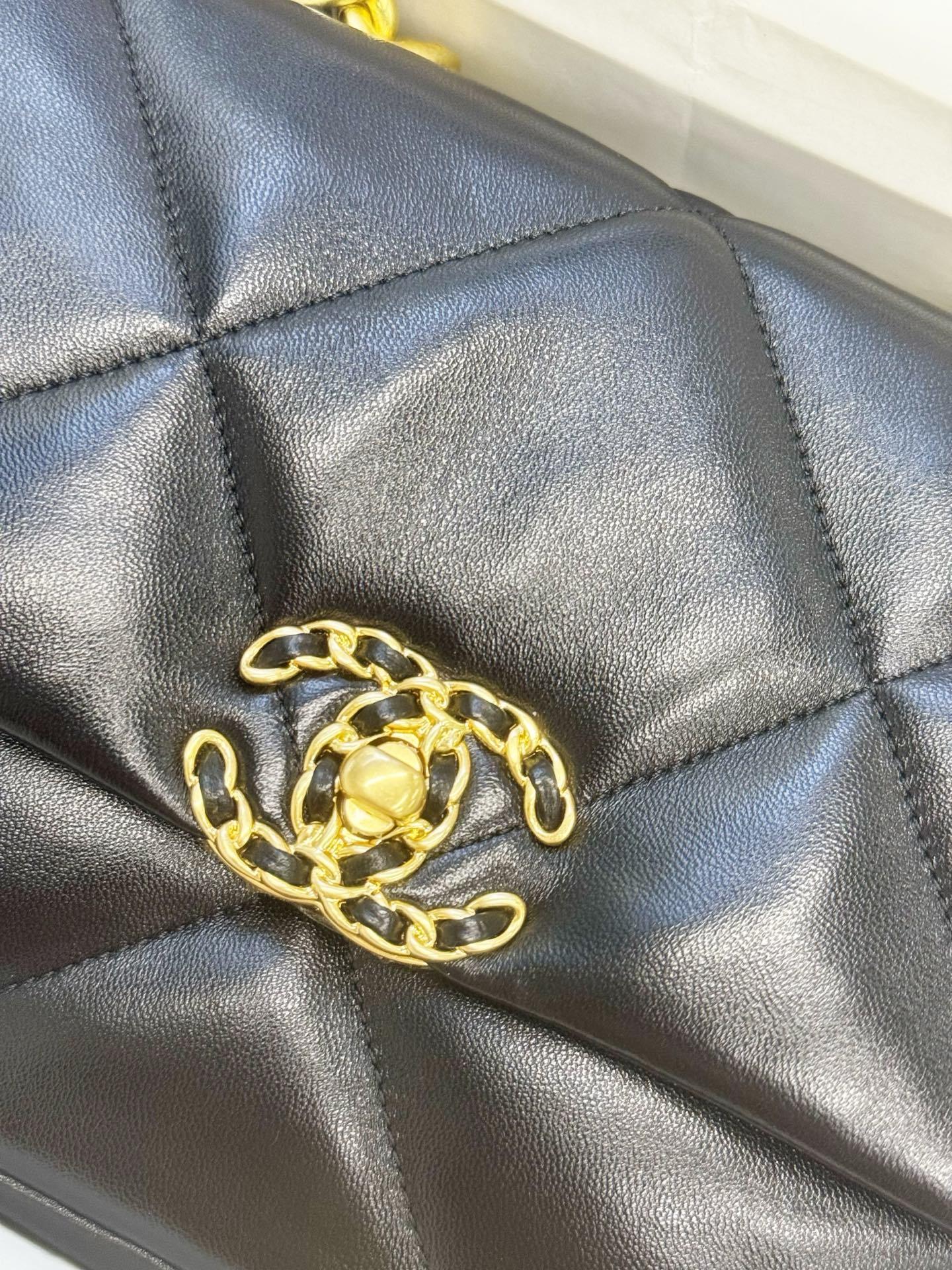 シャネル「Chanel」バッグ ミディアムサイ