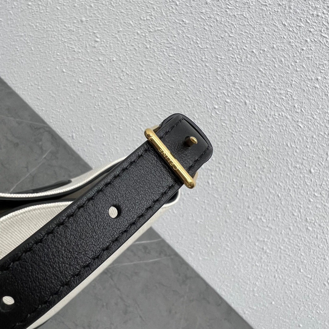 セリーヌ「Celine」2022 CUIR TRIOMPHE バケットバッグ