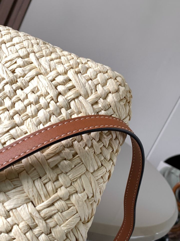 ロエベ「Loewe」イラカヤシと牛革 スクエアポーチ アナグラム バスケット バッグ