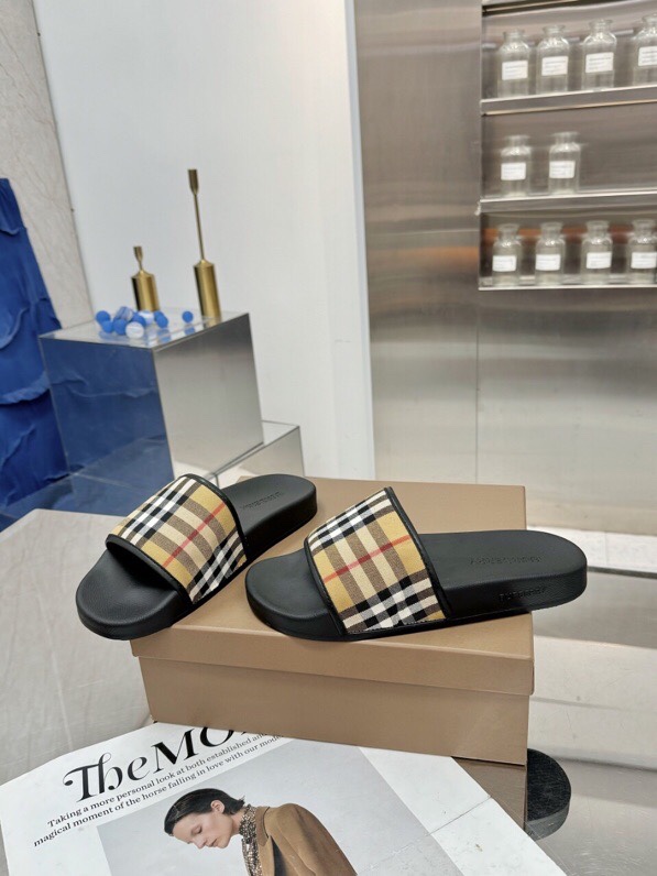 バーバリー「Burberry」バーバリー ヴィンテージ チェック スライドサンダル / ビーチサンダル