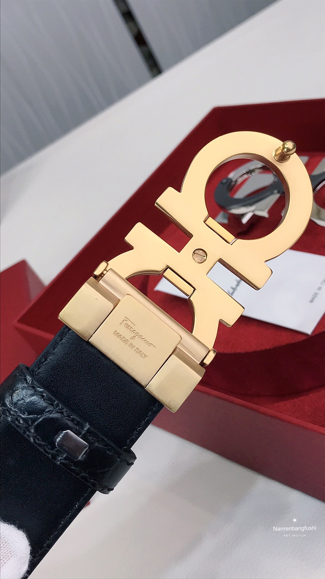 フェラガモ「Ferragamo」リバーシブルベルト「デュアルバックル」