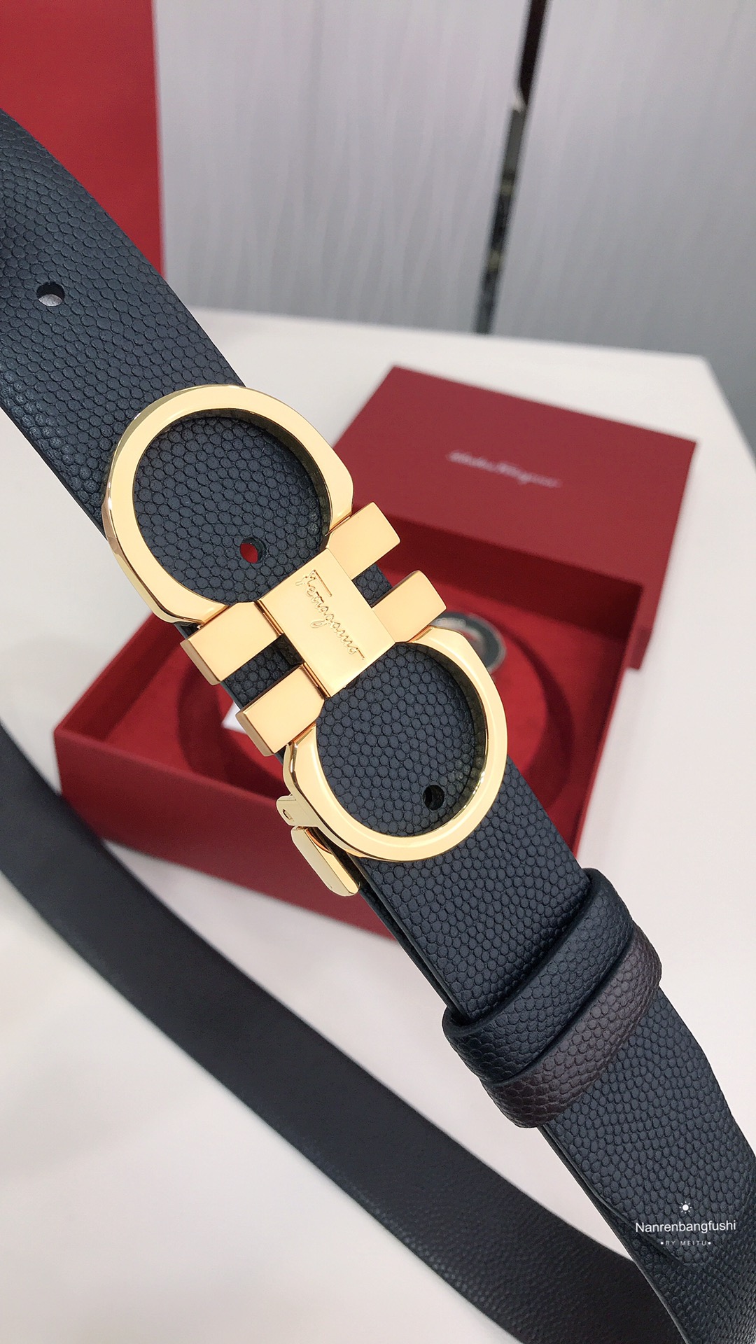フェラガモ「Ferragamo」リバーシブルベルト「デュアルバックル」