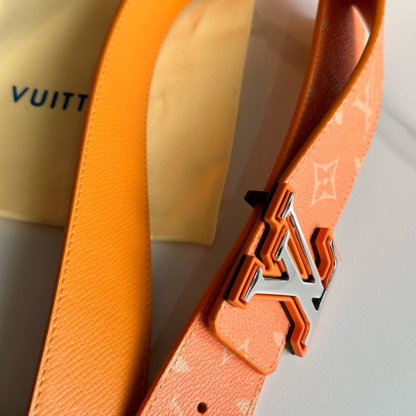 ルイ・ヴィトン「Louis Vuitton」ベルト･LV イニシャル 40MM リバーシブル