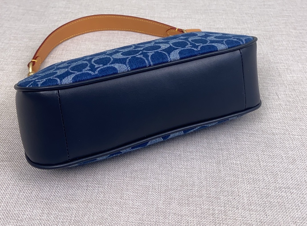 コーチ「Coach」テリ デニム アンダーアームバッグ