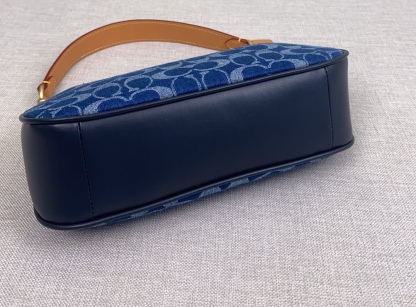 コーチ「Coach」テリ デニム アンダーアームバッグ