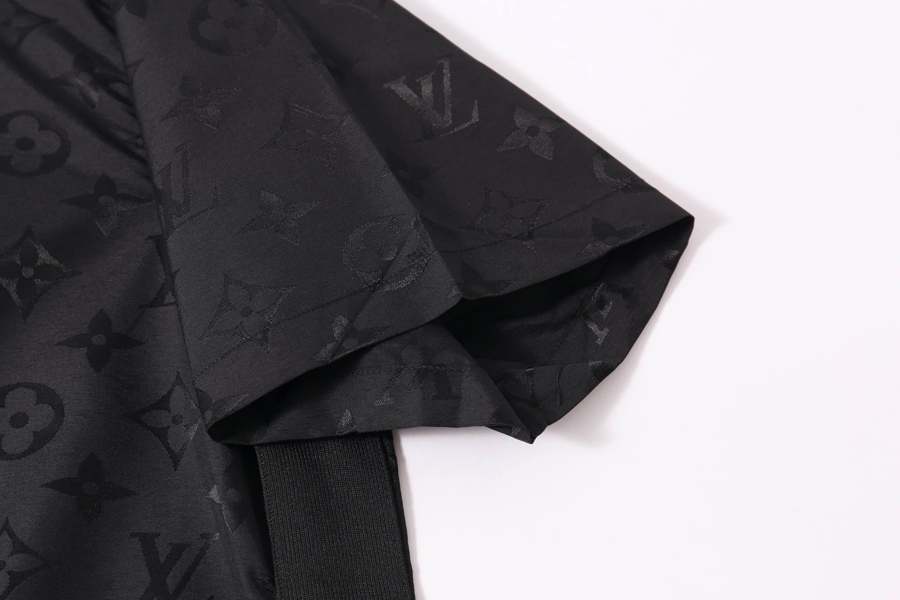 ルイ・ヴィトン「Louis Vuitton」ルイ・ヴィトン モノグラム・ウェーブ ジャカード シルクシャツ / ショートスリーブシャツ