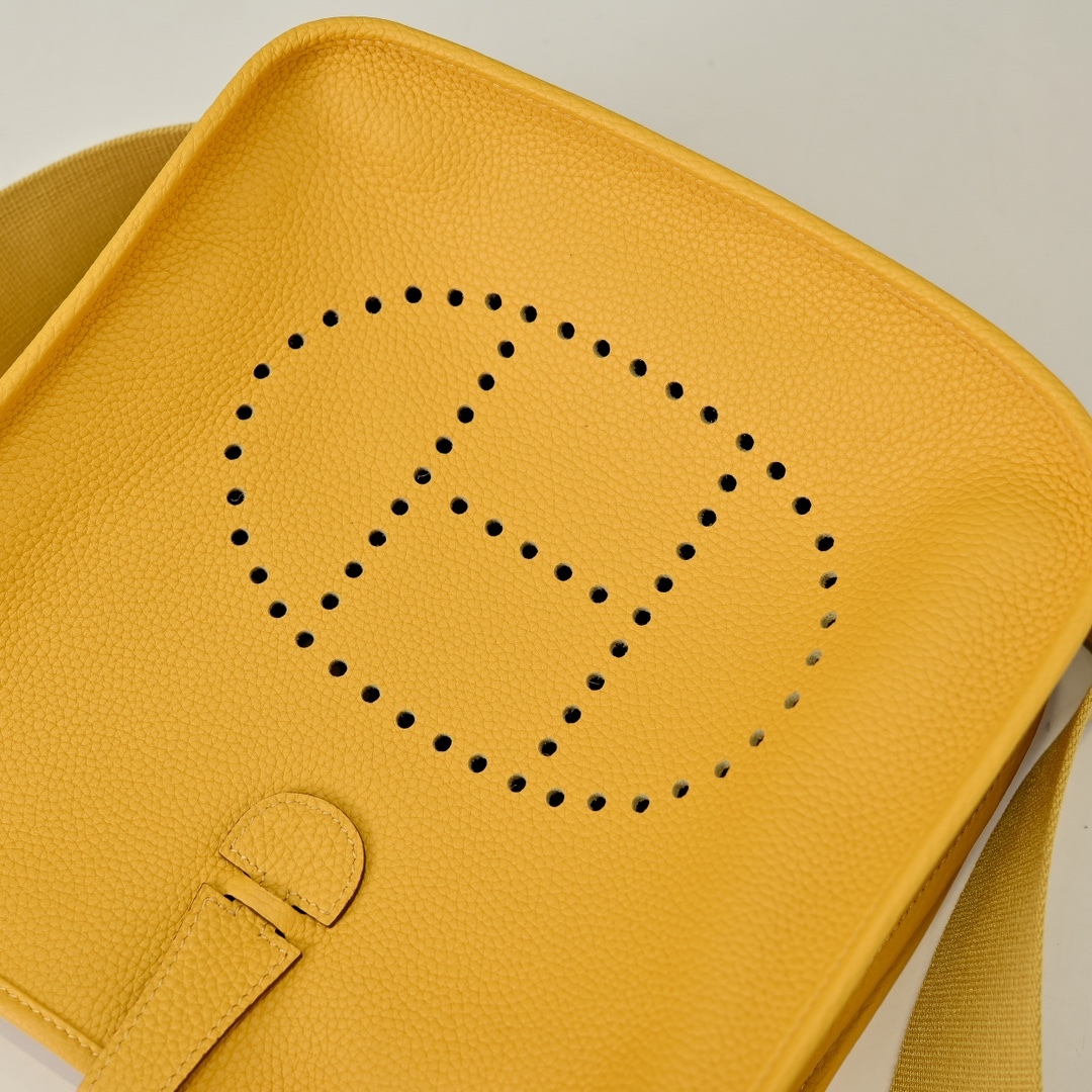 エルメス「Hermès」エブリン III 20 バッグ 15色「EVELYNE III 20 BAG」
