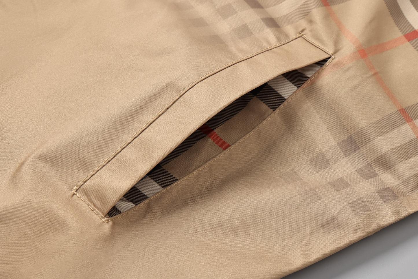 バーバリー「Burberry」バーバリー ロゴプリント ジップアップジャケット / アウター