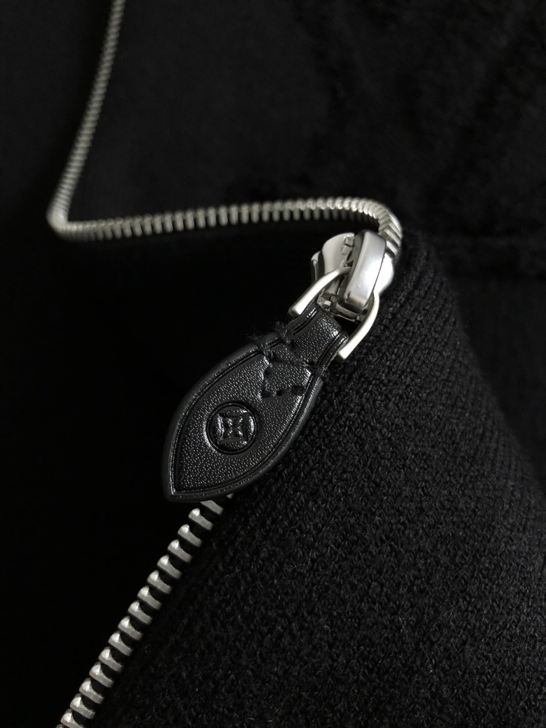 ルイ・ヴィトン「Louis Vuitton」ルイ・ヴィトン モノグラム・マクロ ウール ハーフジッププルオーバー / ニットトップス