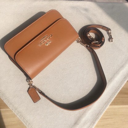 コーチ「Coach」Brynn レザー アンダーアームバッグ