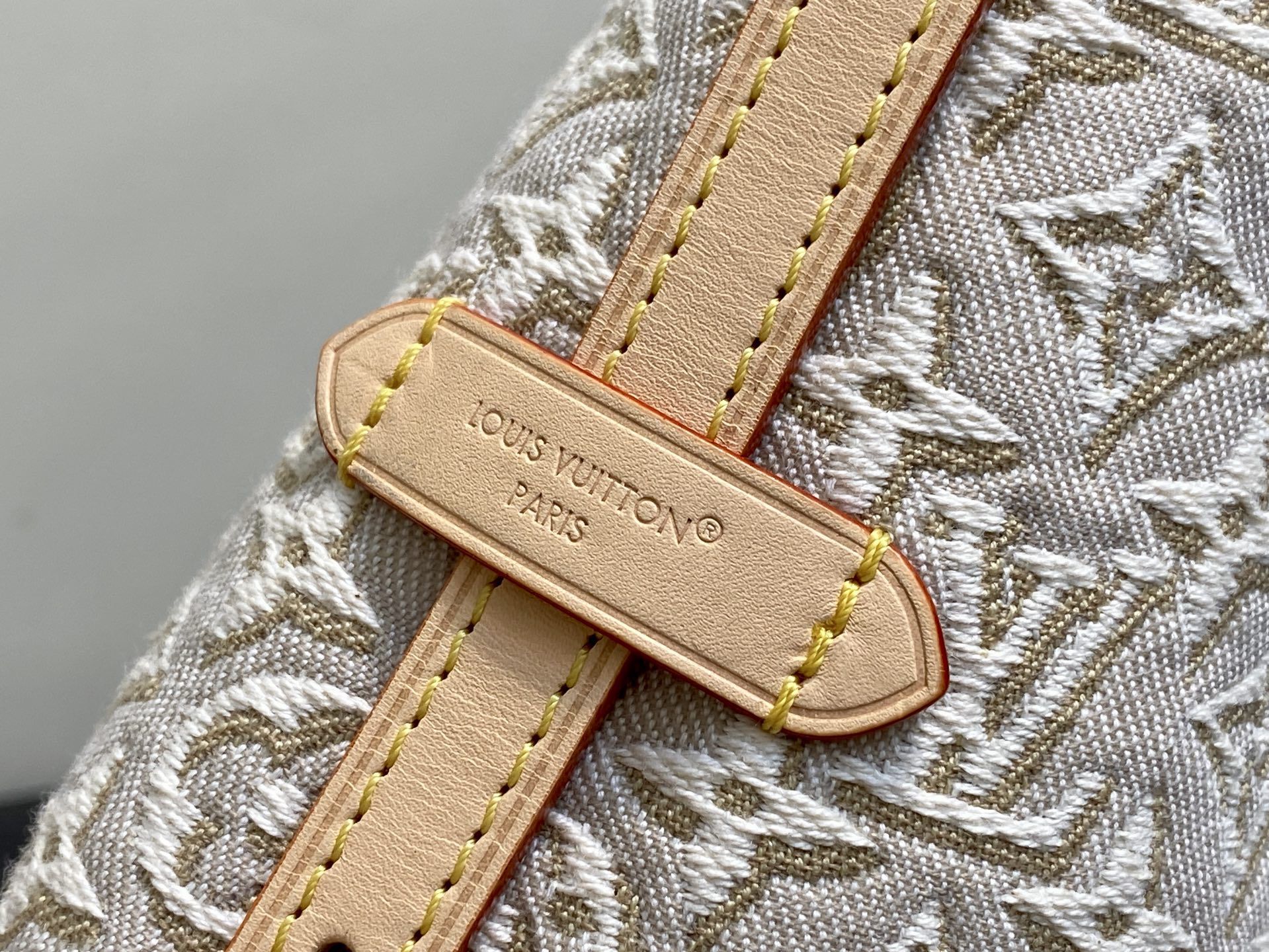 ルイ・ヴィトン「Louis Vuitton」ルイ・ヴィトン キャリーオール イーストウエスト モノグラム・アンブレーム / ショルダーバッグ