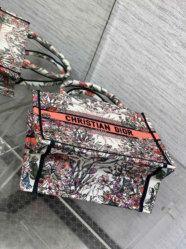 ディオール「Dior」オフィシャルレザー 最新サイズ スモールトート