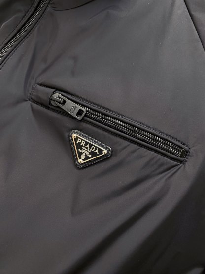 プラダ「Prada」プラダ Re-Nylon マルチポケット フーデッドジャケット / メンズ アウター