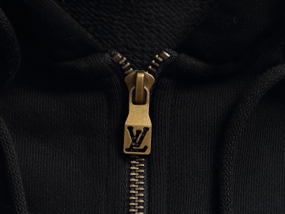 ルイ・ヴィトン「Louis Vuitton」ルイ・ヴィトン レタリング レザーパッチ フーデッド スウェットシャツ / ユニセックス