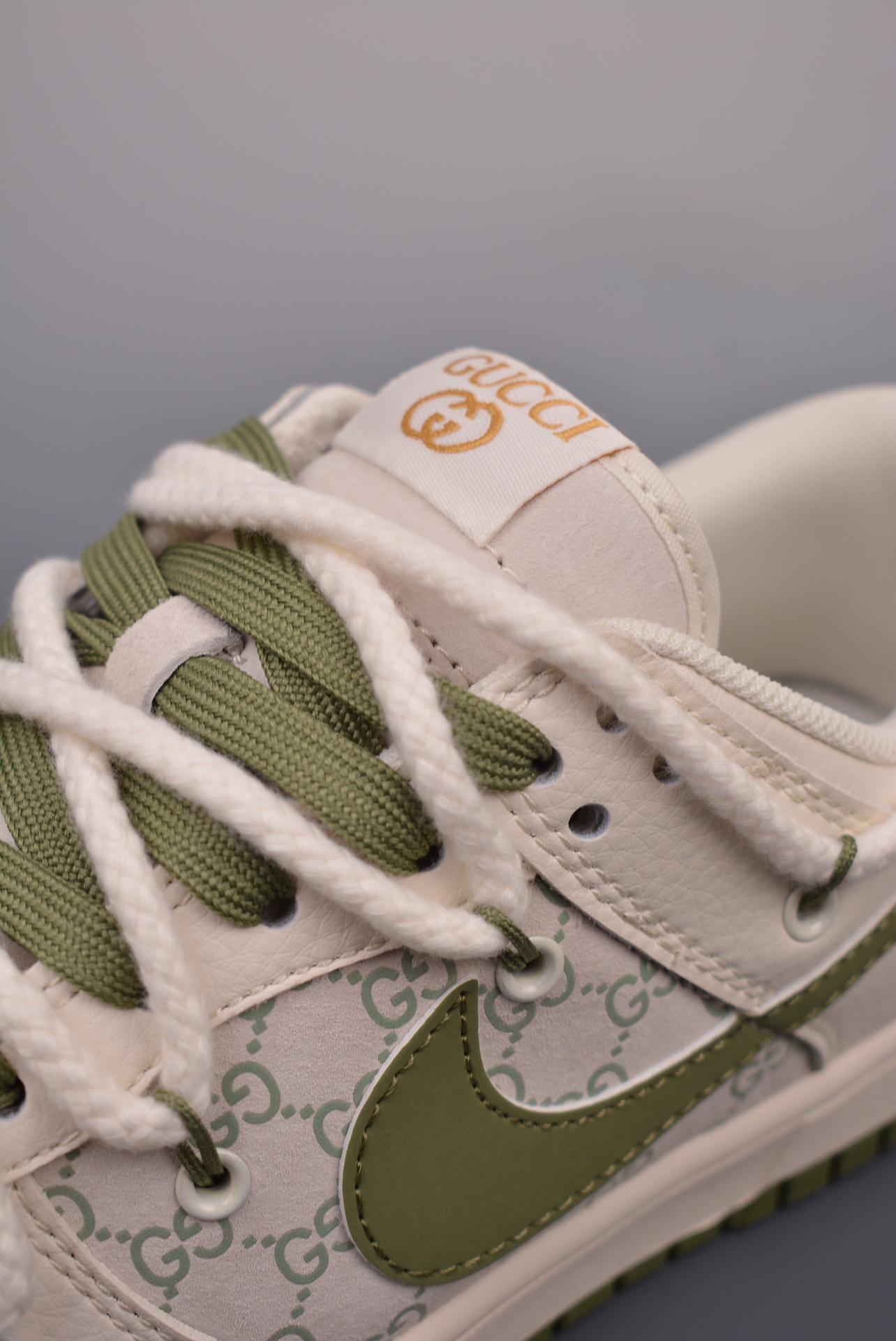 「コラボモデル」Gucci x Nike   SB Dunk Low デコンストラクション ドローストリングスニーカー