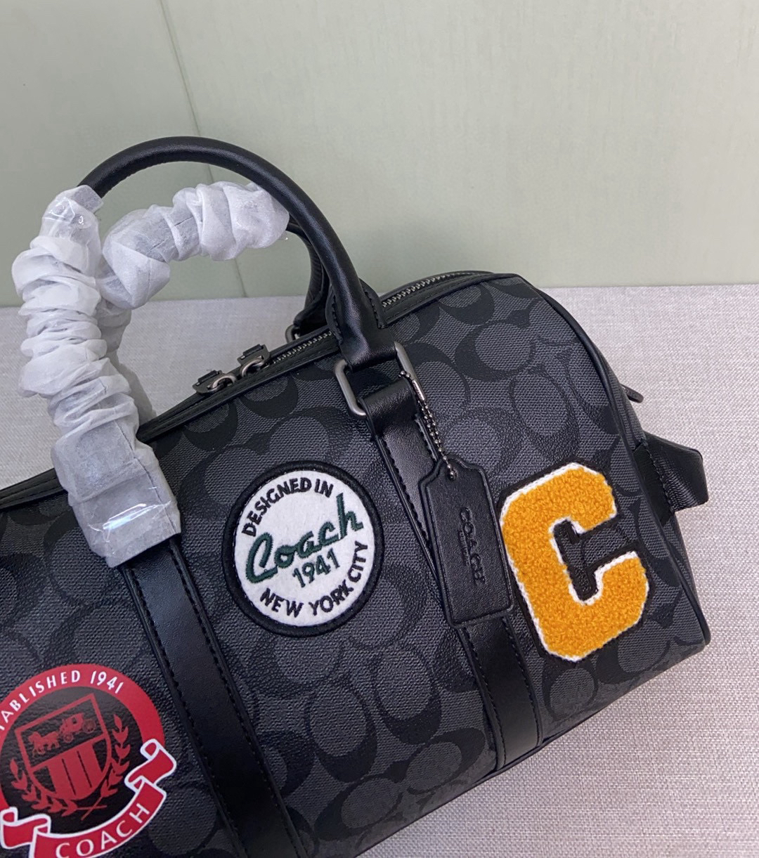 コーチ「Coach」Venturer ピローショルダーバッグ