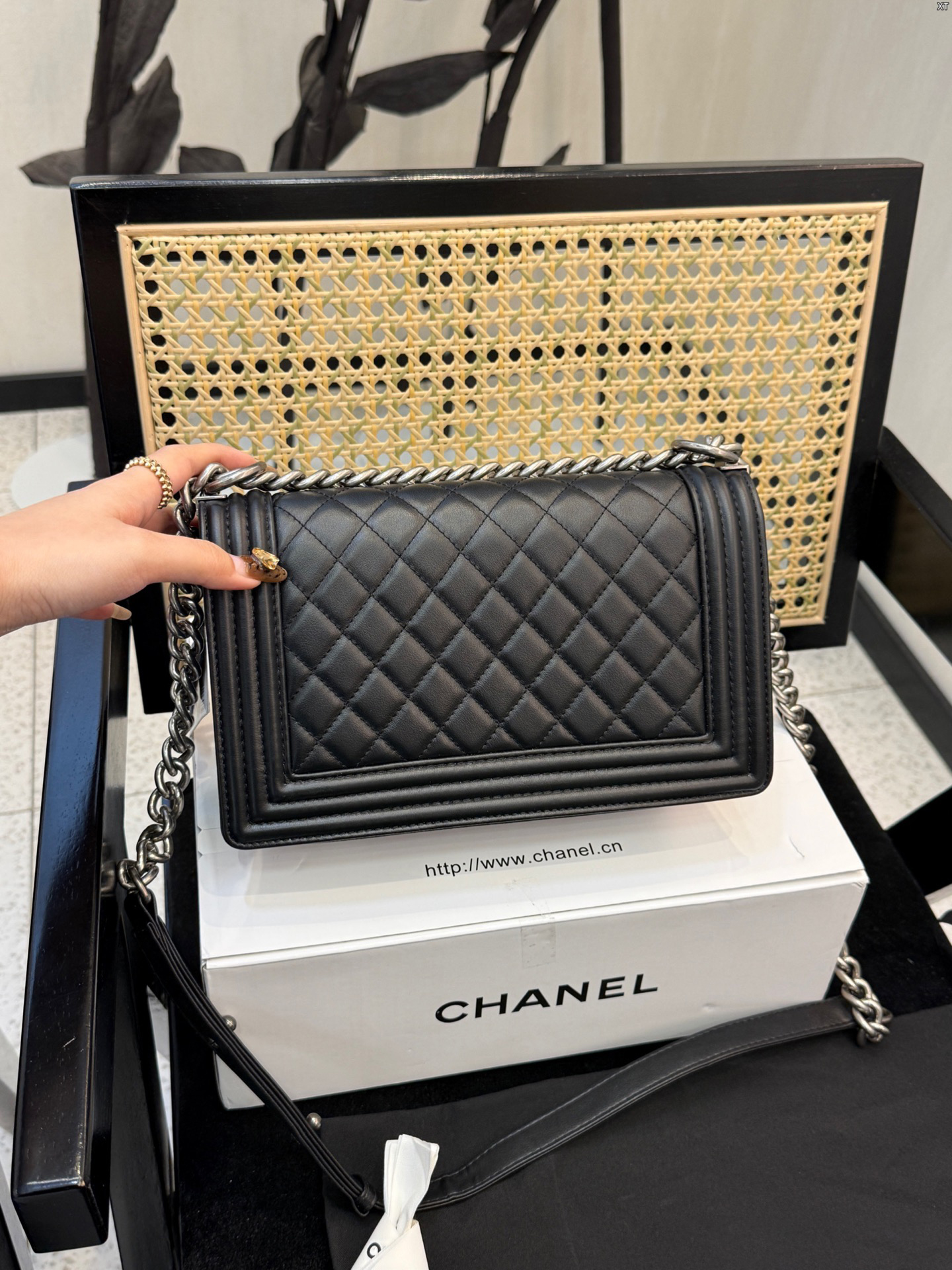 シャネル「Chanel」LE BOY ハンドバッグ 2色-ISETAN PRESTIGE CURATED