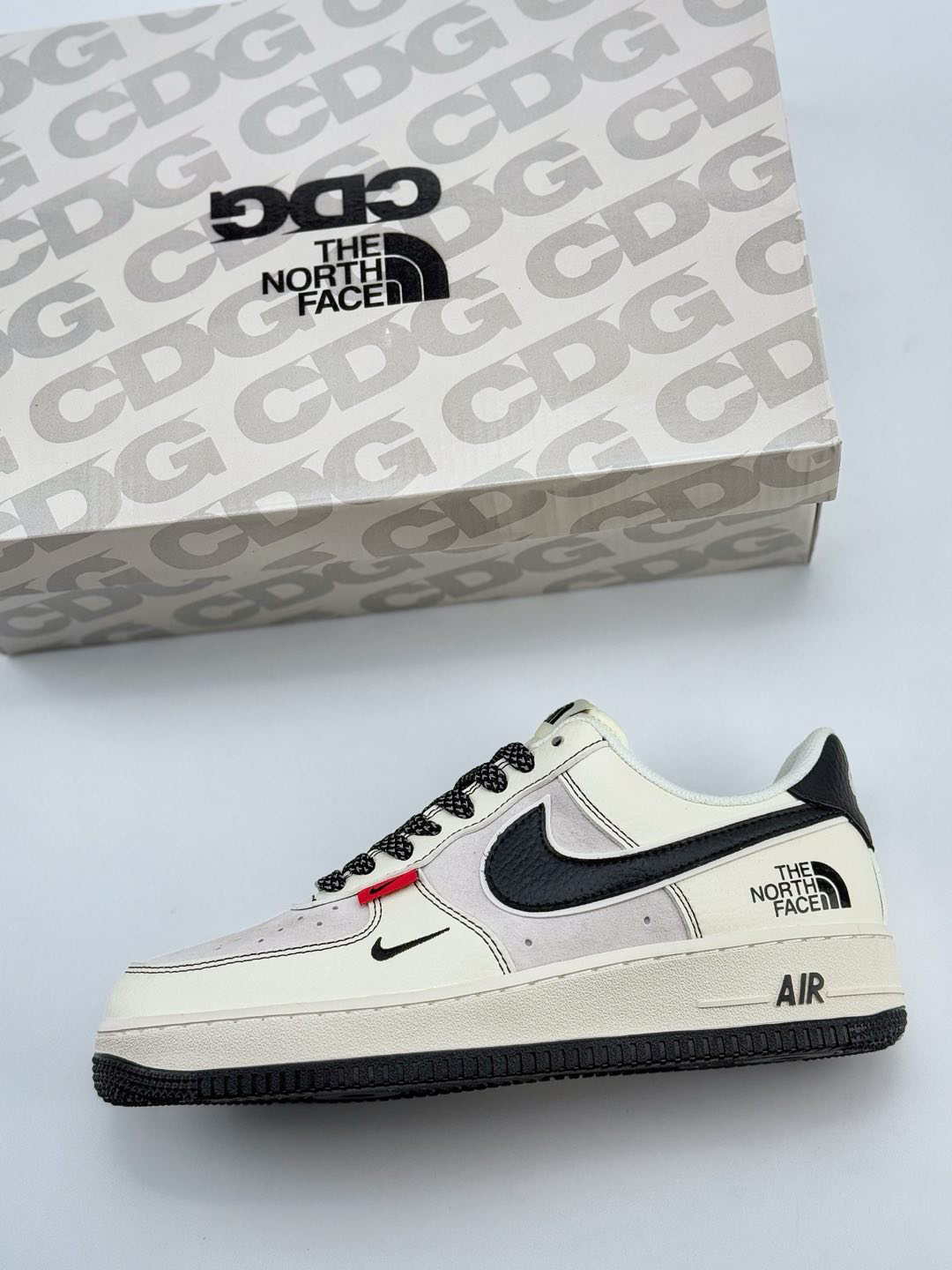 「コラボモデル」The North Face x Nike  Air Force 1 Low 07 'White Black' スモールスウッシュ スターダスト スニーカー