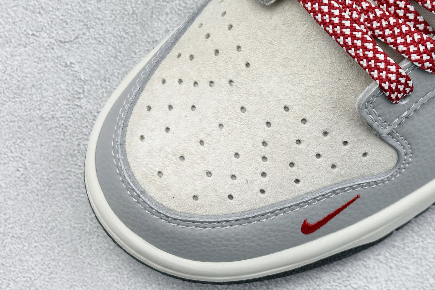 「コラボモデル」The North Face x Nike SB Dunk Low スネークイヤー エディション 'Beige Grey Red' スターライト スニーカー