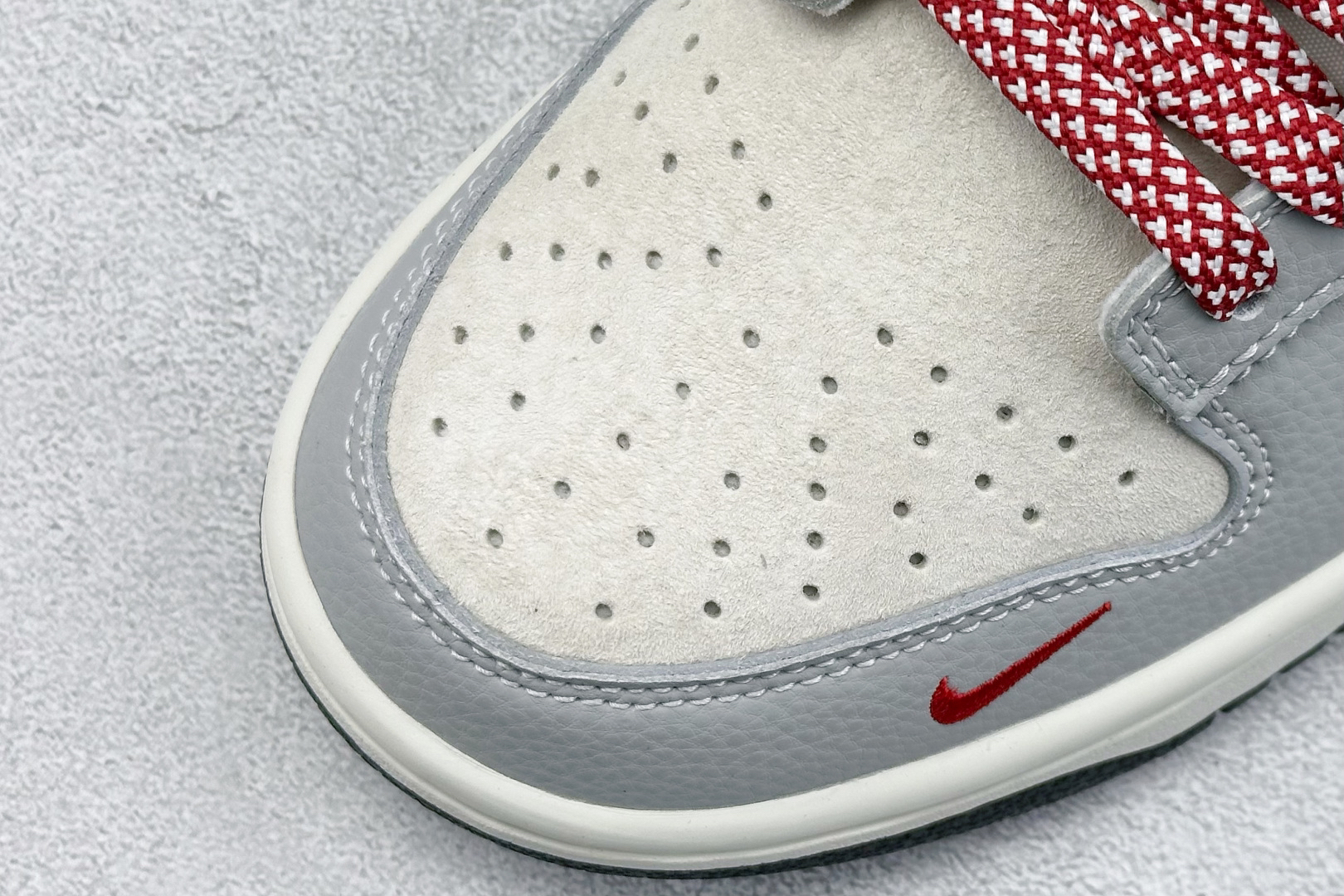 「コラボモデル」The North Face x Nike SB Dunk Low スネークイヤー エディション 'Beige Grey Red' スターライト スニーカー